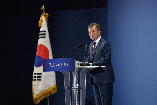 Ao retornar à Coreia do Sul, presidente Moon Jae-in disse que Kim quer marcar segundo encontro com Trump | ED JONES/AFP