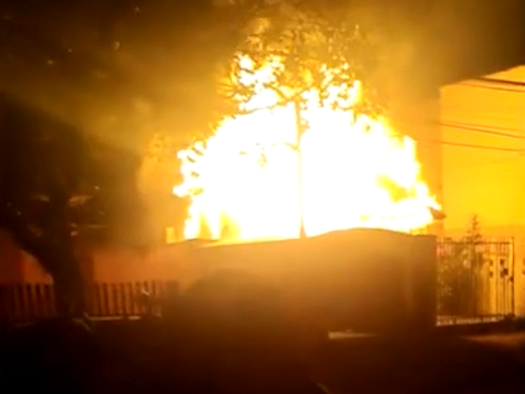 Casa de madeira ficou completamente destruída | Foto: Renata Vizentin