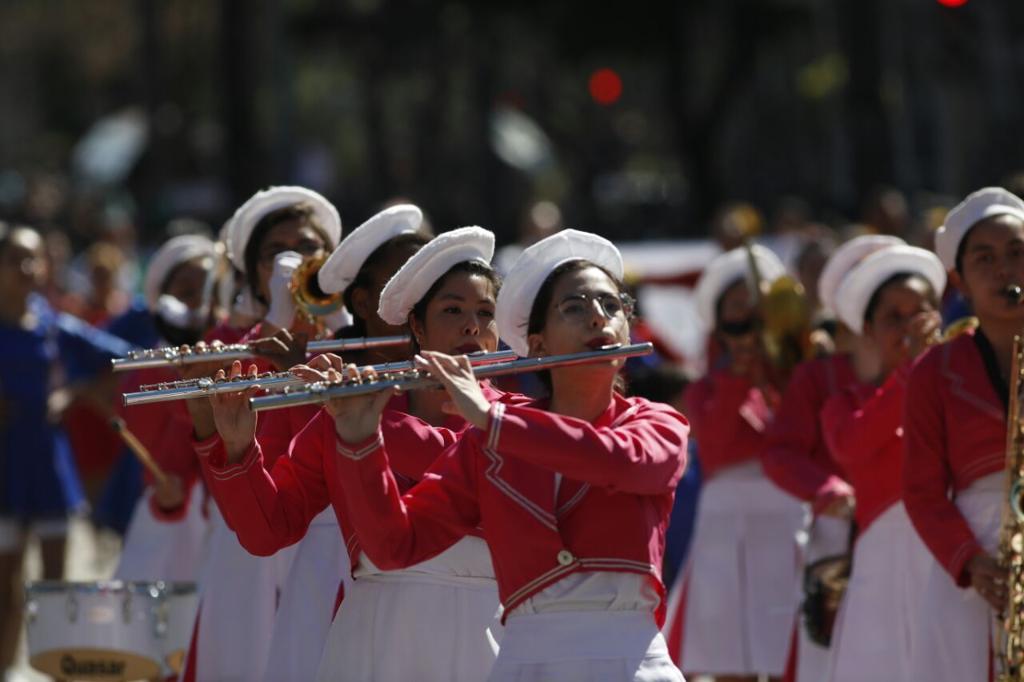 Desfile reuniu escolas e entidades do município, além da participação do Exército, da Marinha, Aeronáutica, Polícia Civil e Militar | Jonathan Campos/Gazeta do Povo