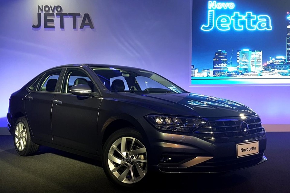 A sétima geração do Jetta chega ao Brasil disposta a recuperar o terreno perdido no segmento. | Renyere Trovão / Gazeta do Povo