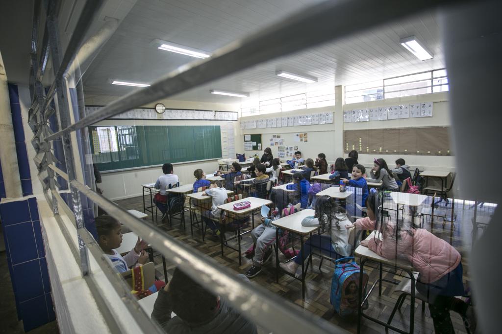 Segundo o MEC, os conteúdos das disciplinas de Educação Moral e Cívica e OSPB já são dados no currículo de forma “transversal” | Marcelo Andrade/Gazeta do Povo