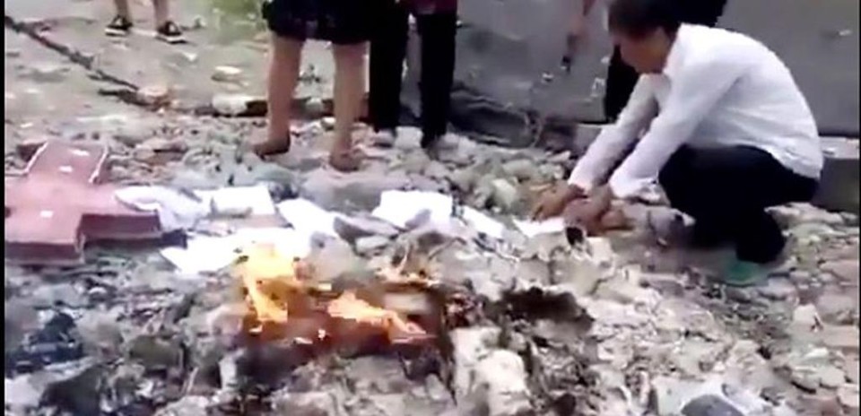 China radicaliza, ordena queima de igrejas e bíblias e ameaça a liberdade religiosa | Reprodução /Twitter