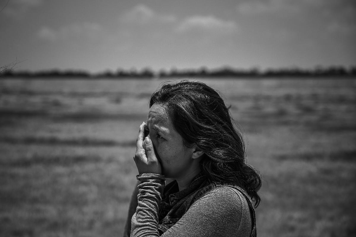 Mãe solteira da Guatemala chora após ser detida pela Patrulha de Fronteira em McAllen, Texas | Salwan Georges/The Washington Post