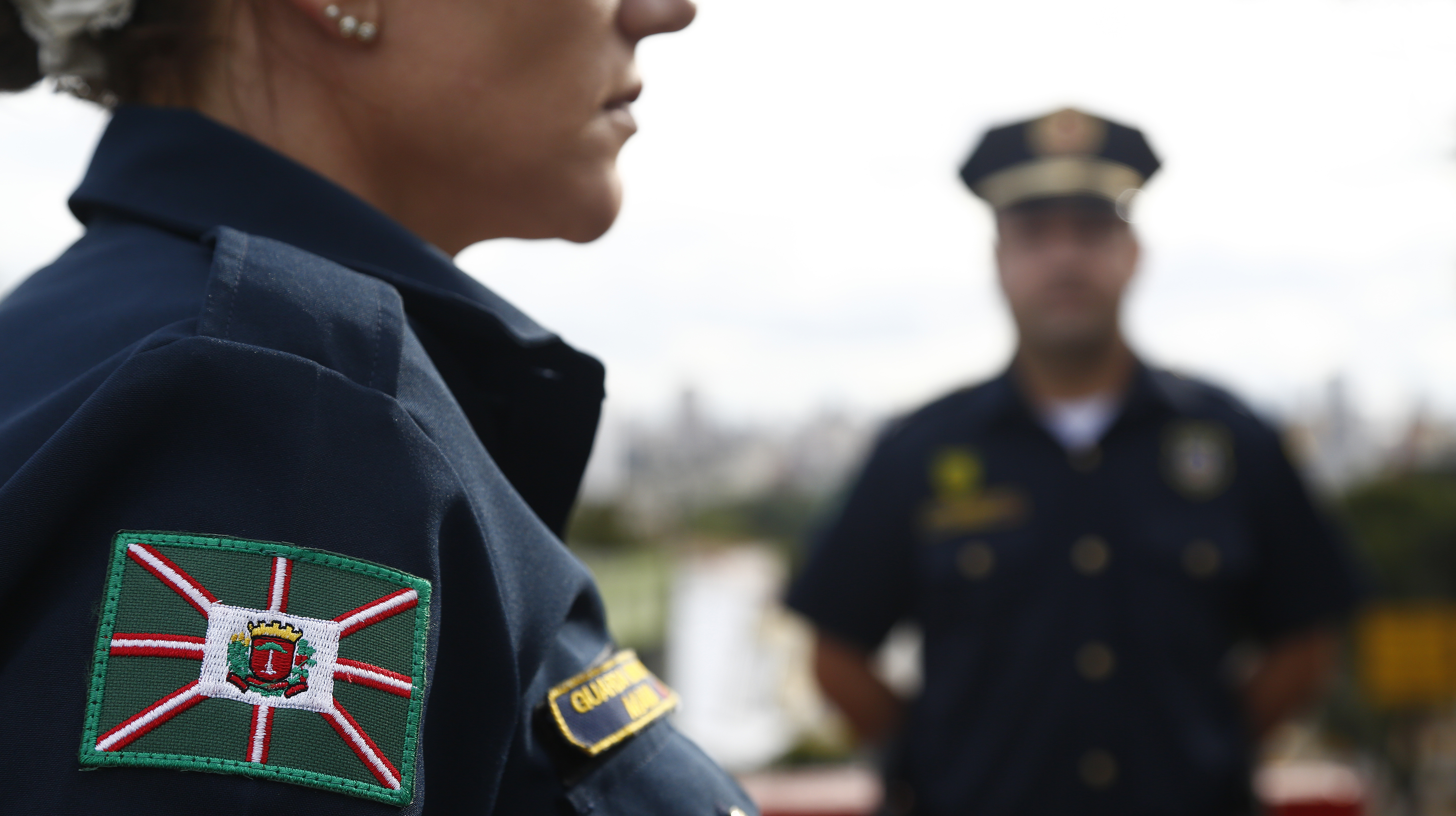 Estágio: novos  guardas municipais  estão nas ruas do Centro sob a supervisão de superiores. | Henry Milleo/Gazeta do Povo