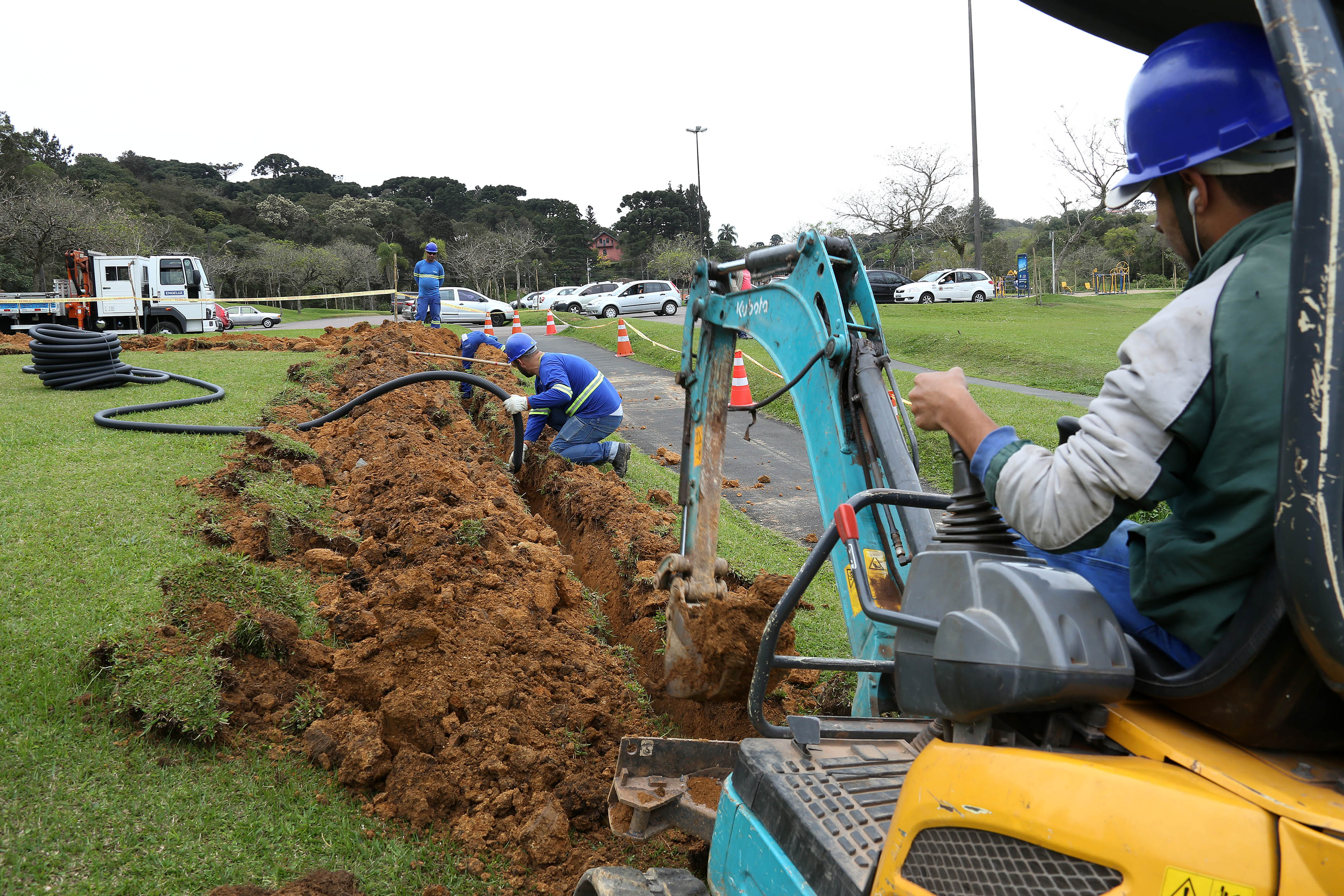 Obra de implantação de iluminação no Parque Tingui. Curitiba, 20/09/2018. Foto: Luiz Costa/SMCS | Luiz Costa/