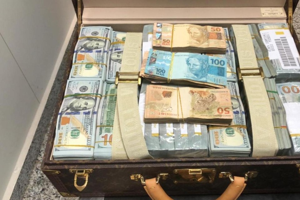 Em espécie, o filho do ditador de Guiné Equatorial levava cerca de US$ 1,5 milhão | Divulgação/Polícia Federal