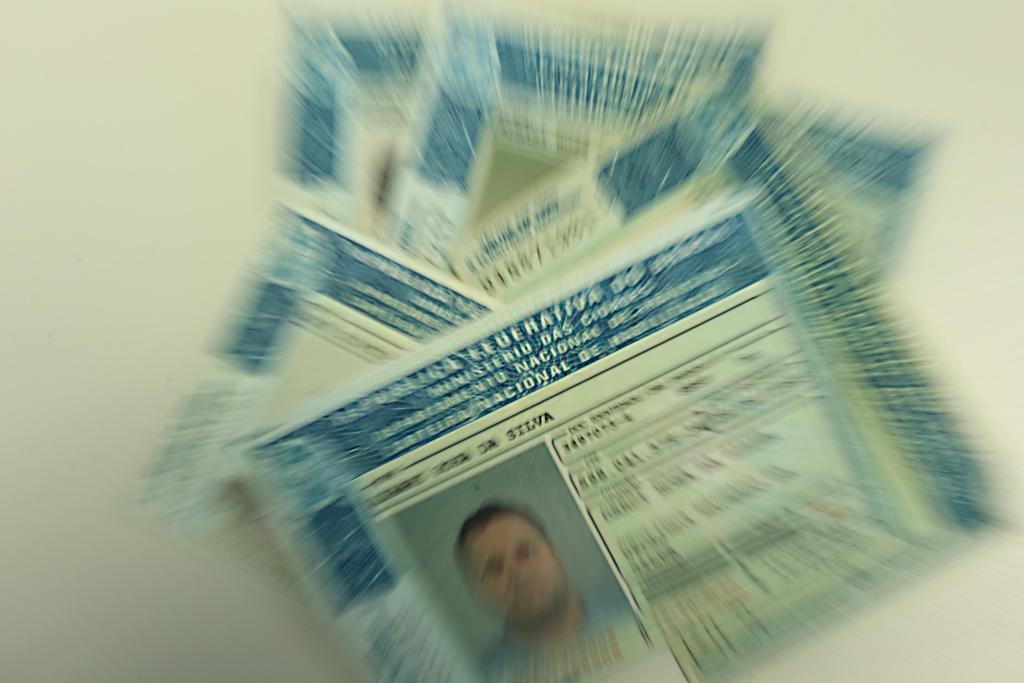 Além de curso de reciclagem, motorista fica impedido de dirigir   e  no caso da cassação  tem que  refazer o processo do Detran | Albari Rosa/Gazeta do Povo