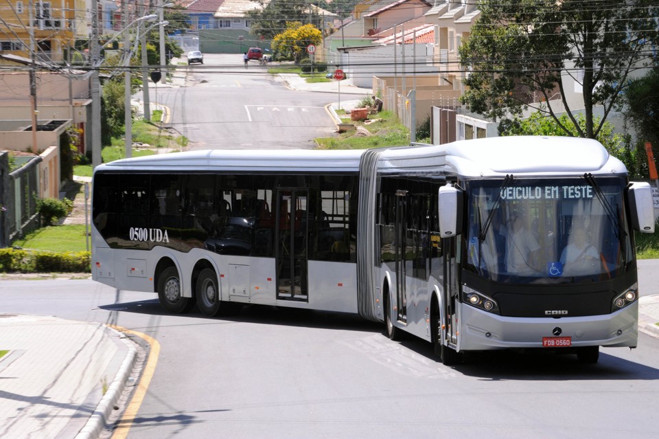 Superarticulado que está sendo testado em curitiba é 2,5 metros maior do que os articulados convencionais. | Everson Bressan/SMCS