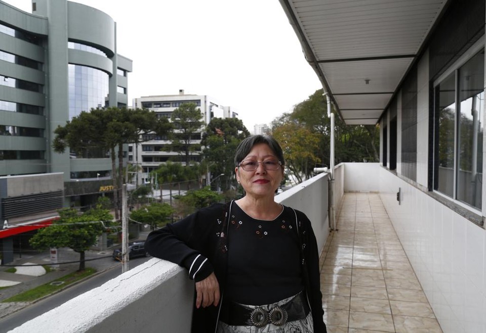 Moradores  como Helena Onuka estão aliviados com o sossego nos arredores da Justiça Federal | Aniele Nascimento/Gazeta do Povo