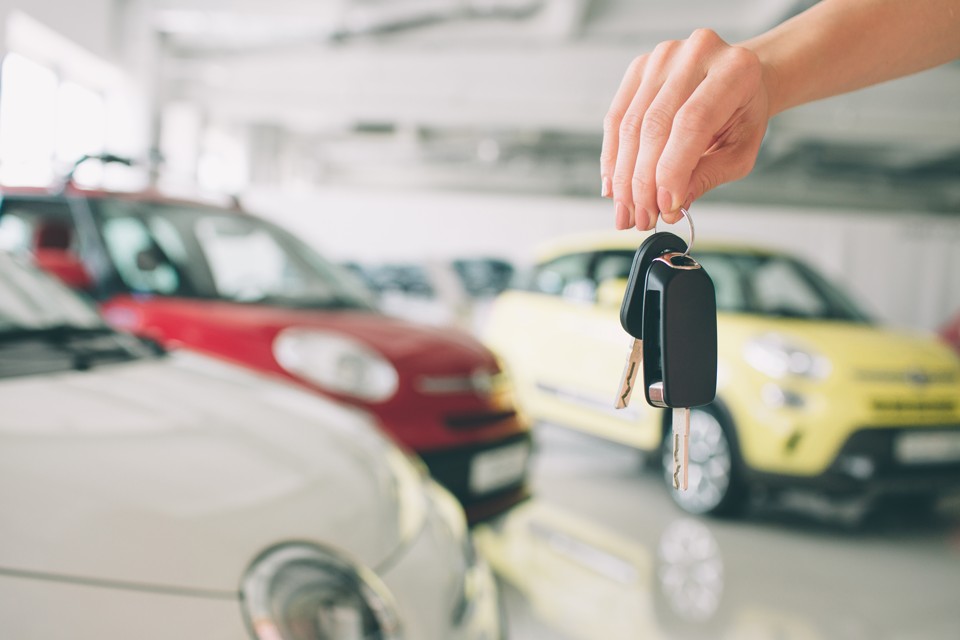 Ferramenta de pesquisa consegue antecipar até dois meses qual será o carro mais vendido | Estradaanton/Bigstock