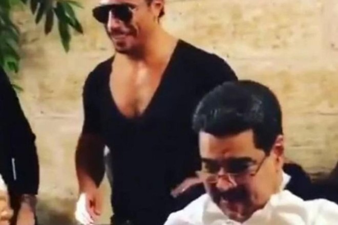 Chef Gokce com o presidente Maduro em seu restaurante em Istambul, Turquia | Twitter/NUSR-ETT
