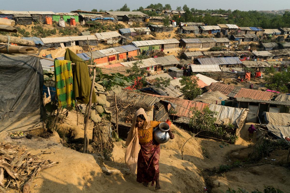 Campo de refugiados de Thaingkhali, um dos que abrigam os refugiados da minoria rohingya, em Bangladesh | ADRIANE OHANESIAN/NYT
