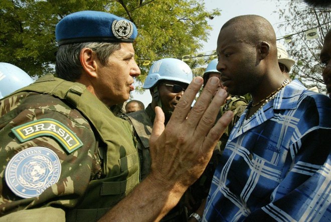 General Augusto Heleno durante a coordenação de tropas da equipe da ONU no Haiti. | DM/DANIEL MOREL