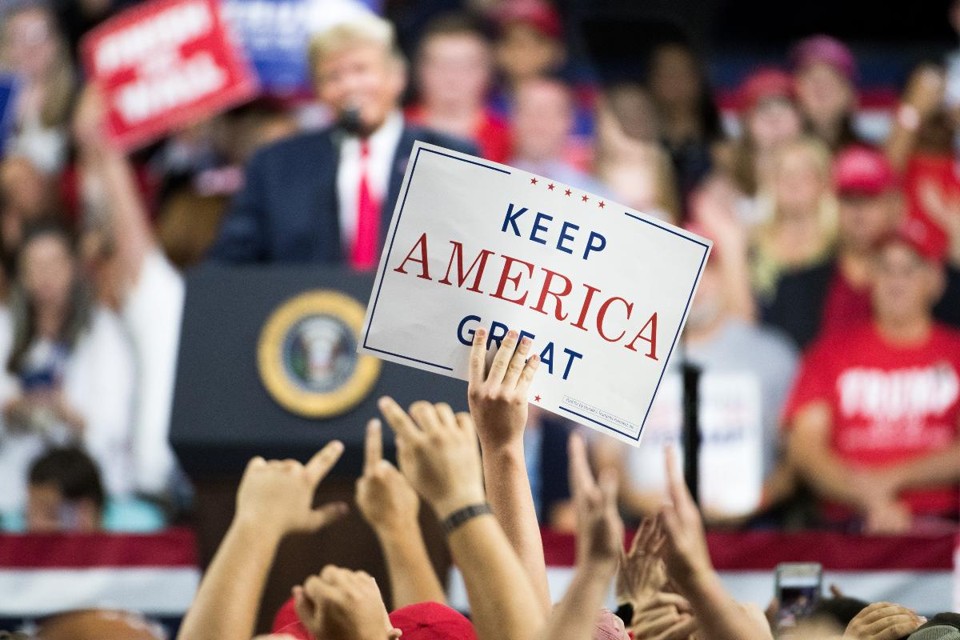 Donald Trump discursa durante comicio | Sean Rayford/AFP