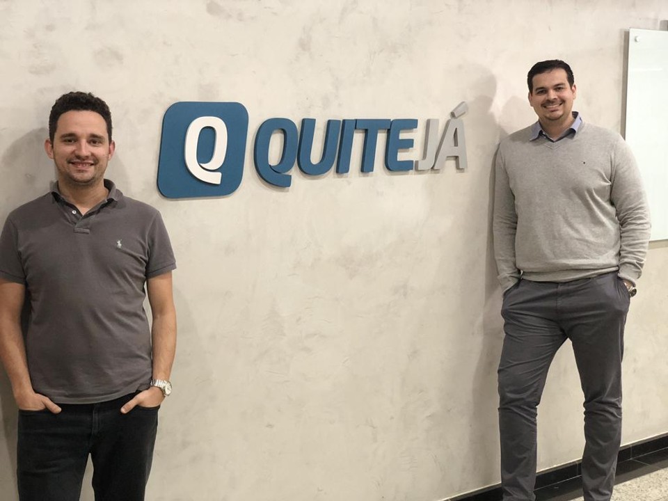 Eles já recuperaram R$ 32 milhões para os bancos, respeitando a privacidade dos devedores Na foto, Rafael Abreu e Luiz Henrique Garcia, sócios fundadores da fintech QuiteJá, no escritório da empresa em Curitiba. | QuiteJá/Divulgação