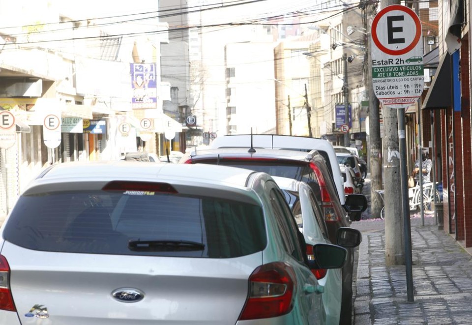 Proposta quer garantir ressarcimento ao motorista em caso de danos, furtos e roubos de veículos | Aniele Nascimento/Gazeta do Povo
