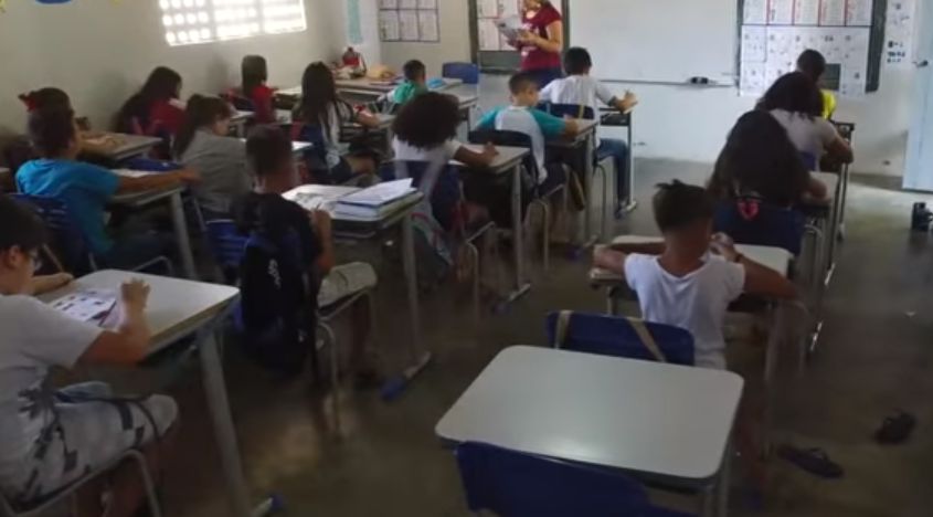 Imagem do vídeo “Educação do Mal”: jornalista faz acusações em vídeos publicados no YouTube e está sendo processado pela PGE do Ceará | Reprodução/YouTube