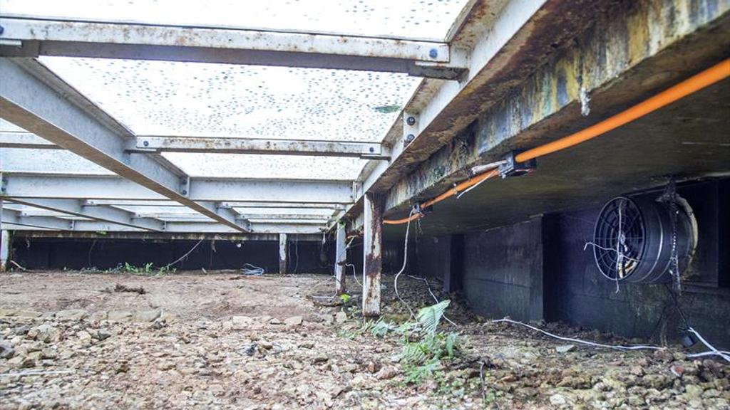 Equipamento dissipa a umidade que impede a visualização do calçamento histórico | Pedro Ribas/SMCS