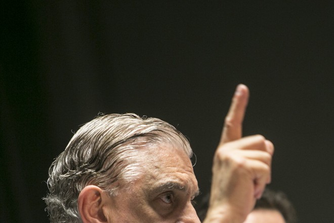 Mario Celso Petraglia: Furacão de amarelo. | Marcelo Andrade/Gazeta do Povo