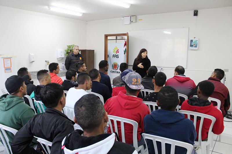 A Fundação de Ação Social (FAS) abriu as portas do Cras Novo Mundo excepcionalmente neste sábado para atendimento dos imigrantes | Ricardo Marajó/FAS