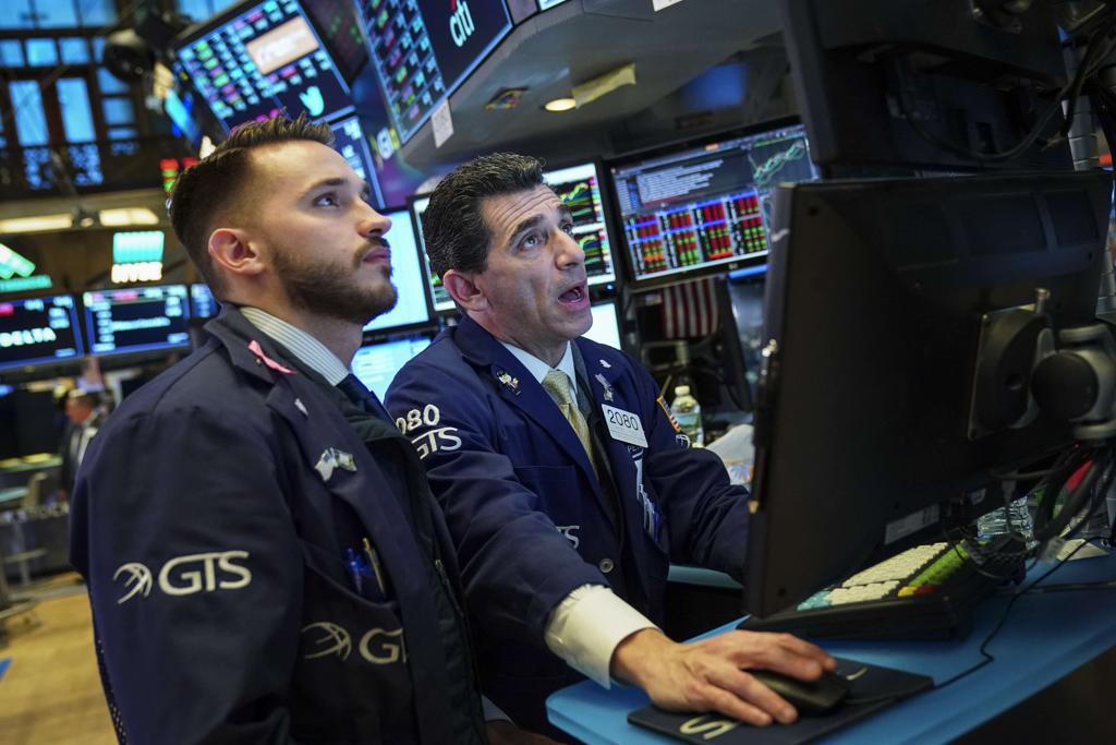 Interior da Bolsa de Nova York. Desaceleração do mercado chinês foi um dos fatores que pressionaram as bolsas no exterior e no Brasil. | Drew Angerer/AFP