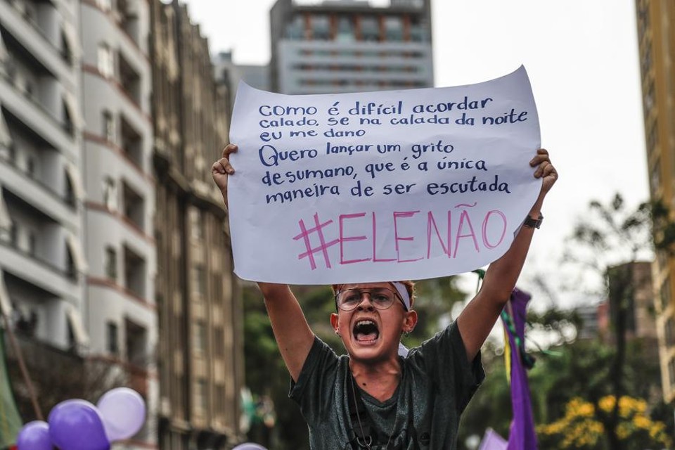Manifestantes contra Bolsonaro voltam às ruas neste sábado em 122 municípios Manifestação do dia 29 de setembro em Curitiba | Jonathan Campos/Gazeta do Povo