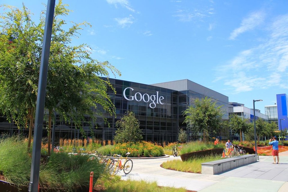 Fachada da sede da Google. A empresa está desenvolvendo um buscador adequado à censura do governo chinês. | /Pxhere