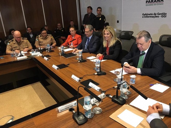 Cida com seu secretariado nesta terça-feira (16). | Eriksson Denk/Gazeta do Povo