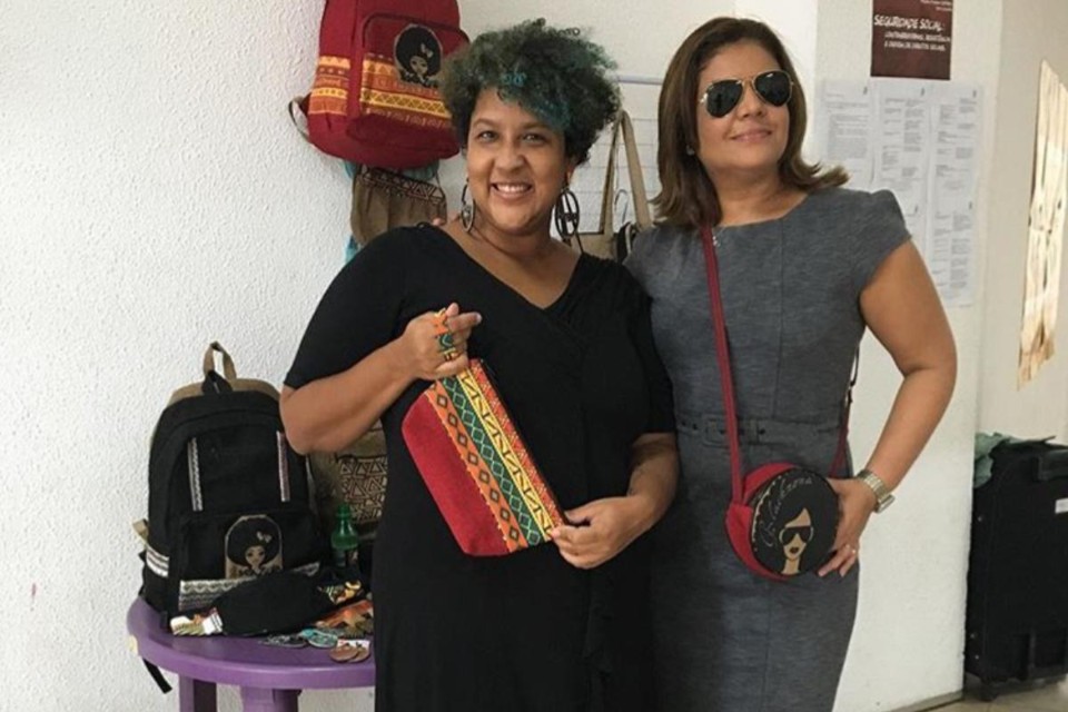Coletivo de mulheres presta assistência jurídica a vítimas de violência doméstica Laina Crisóstomo e Karol Carvalho, voluntárias do coletivo Tamo Juntas | Arquivo pessoal