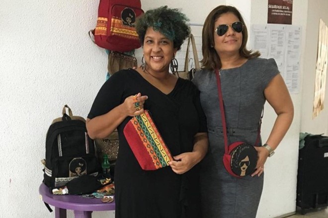 Laina Crisóstomo e Karol Carvalho, voluntárias do coletivo Tamo Juntas | Arquivo pessoal