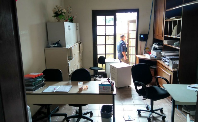 Rapaz de aproximadamente 19 anos teria entrado em contato com amostras de vírus e bactérias. | Divulgação/GM