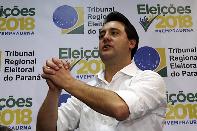 Ratinho no TRE comemorando a vitória nas urnas. | Albari Rosa/Gazeta do Povo