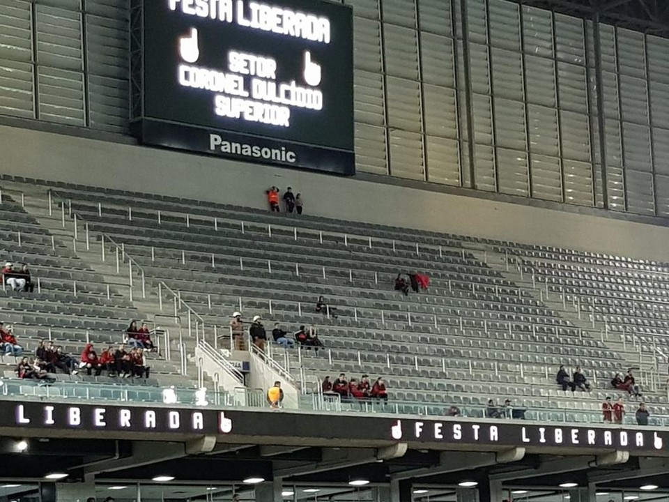 Mensagem da diretoria do Atlético na Arena. | Reprodução Twitter: @HenStockler