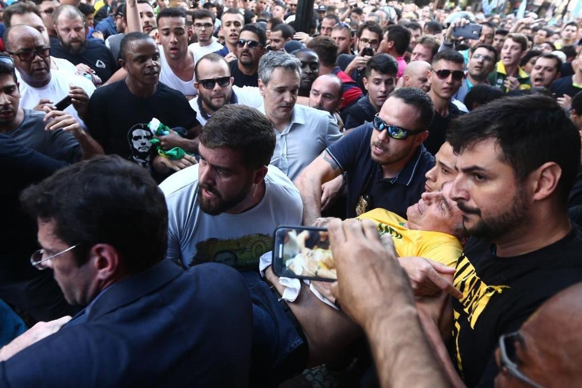 O candidato à presidência Jair Bolsonaro (PSL) foi atingido por uma facada durante um ato de campanha em Juiz de Fora (MG), no último dia 6 de setembro | Fábio Motta/Estadão Conteúdo