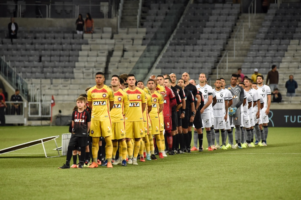 Atlético jogou de camisa amarela contra o Botafogo | Denis Ferreira Netto/Gazeta do Povo