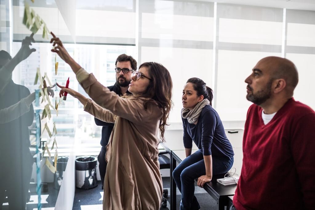 A Round Pegs tem, além da estrutura fixa, especialistas que atuam remotamente ao redor do mundo.