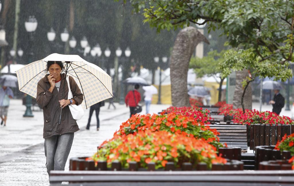 Segundo Simepar, instabilidade continua até início de novembro e é característica da estação | Aniele Nascimento/Gazeta do Povo