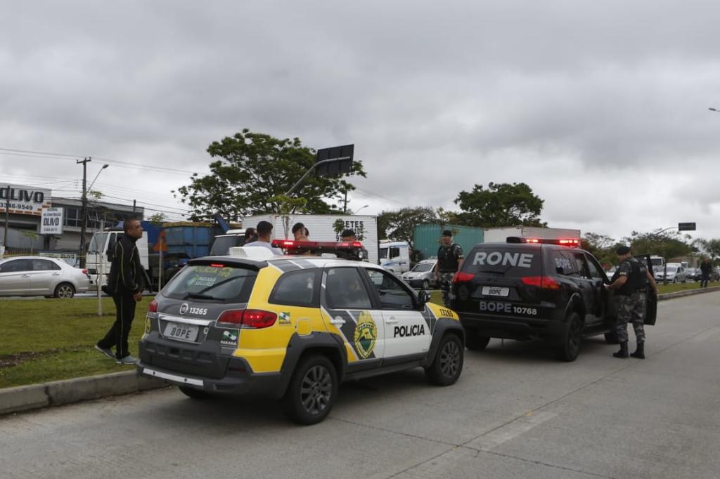 PM conseguiu prender os assaltantes de carga de cigarros na Linha Verde. | Marco Charneski/Tribuna do Paraná