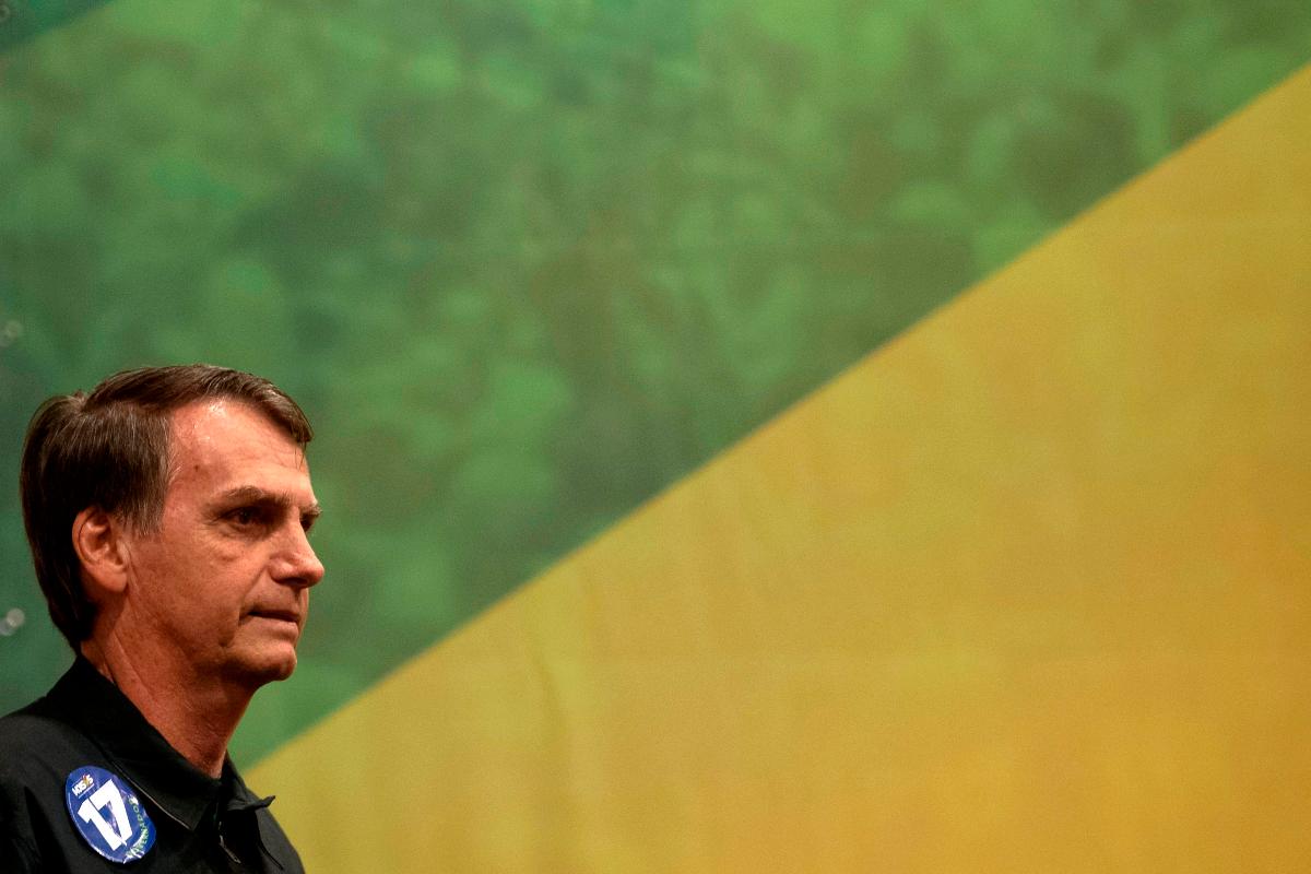 O candidato Jair Bolsonaro (PSL) durante coletiva de imprensa no Rio de Janeiro, em 11 de outubro de 2018. | MAURO PIMENTEL/AFP