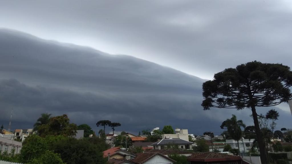 Nuvens negras antecipam chegada de temporal a Curitiba | Aniele Nascimento/Gazeta do Povo