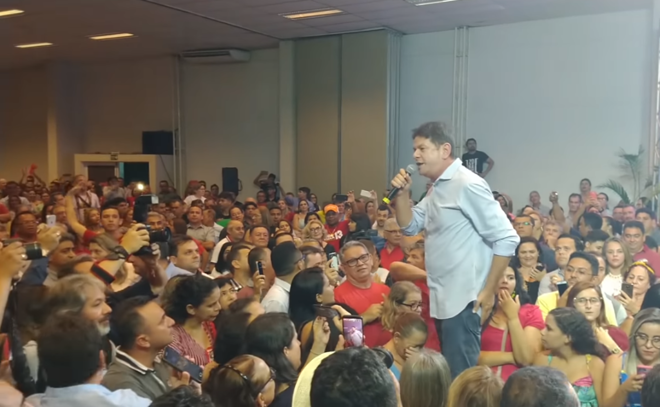 Cid Gomes em discurso: senador eleito pelo Ceará fez criticas ao PT durante ato de apoio a Fernando Haddad | Reprodução/