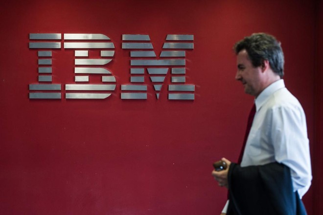 IBM quer ser referência na oferta de soluções em nuvens híbridas. | YASUYOSHI CHIBA/AFP