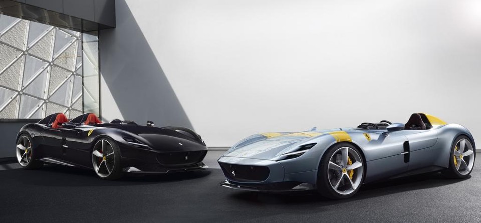 A Ferrari Monza homenageia um dos circuitos mais conhecidos do mundo. A série limitada tem o motor mais potente já feito pela marca: um V12 aspirado, de 810 cv. | Divulgação/ Ferrari