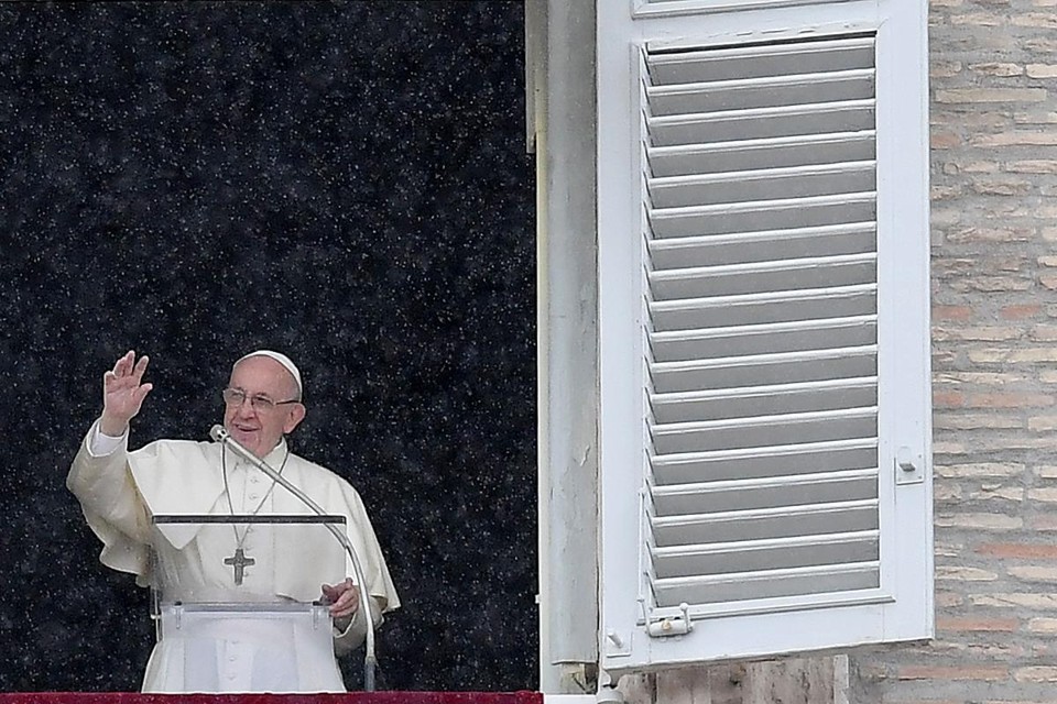 Papa Francisco acena para multidão | TIZIANA FABI/AFP