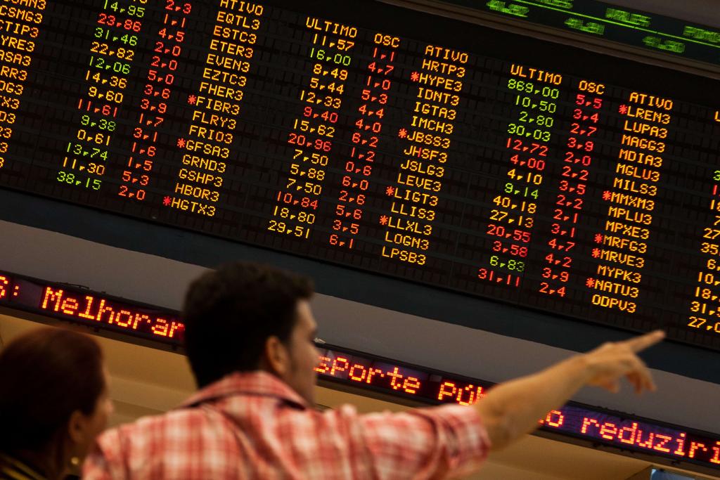Bolsa de valores fechou em queda, após semana de euforia | AFP