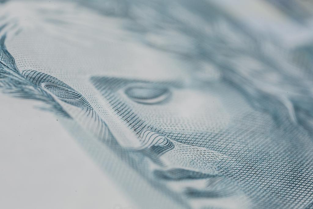 Detalhe de uma nota de R$ 100. | Marcelo Andrade/Gazeta do Povo