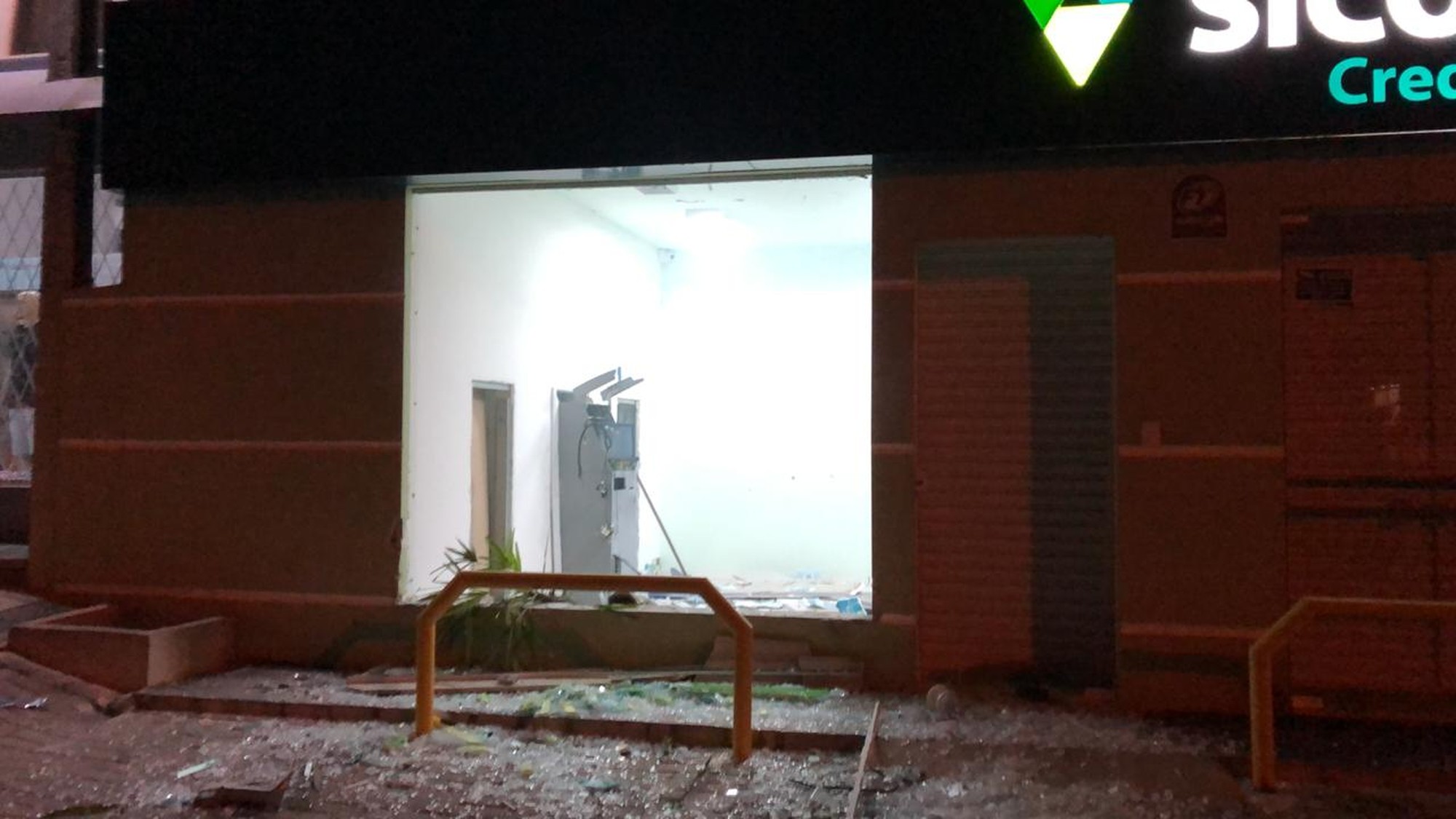 Um dos bancos que teve caixa eletrônico explodido em Piên | Polícia Militar/