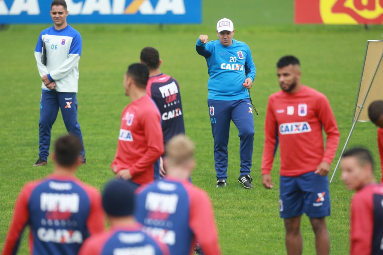 Dado Cavalcanti no treino de sexta-feira do Paraná. | Felipe Rosa/Tribuna do Paraná/