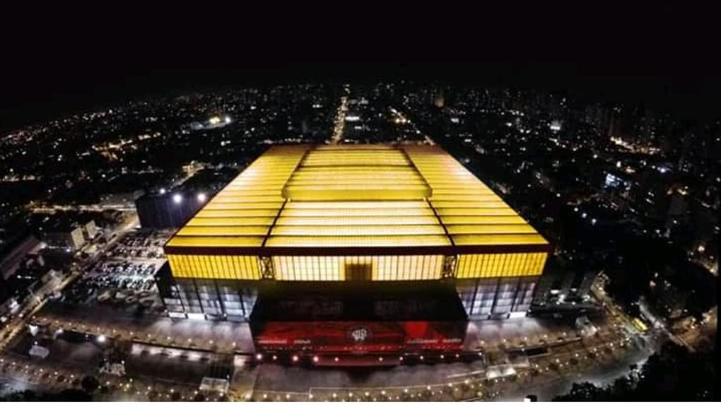 Imagem da Arena da Baixada em amarelo: segundo Petraglia, apoio a Bolsonaro. | /Reprodução Facebook