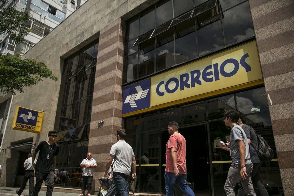 Com participação de 50,01% da Azul e 49,99% dos Correios, a nova empresa oferecerá serviço de gestão de logística integrada para transporte de cargas. | Marcelo Andrade/Gazeta do Povo